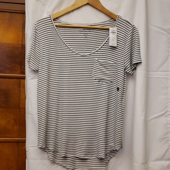 Hollister Tops - HOLLISTER STRIPE TEE SIZE MEDIUM